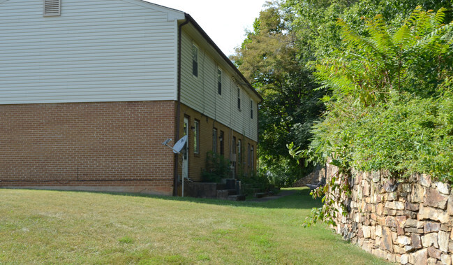 Building Photo - Niagara Townhouses