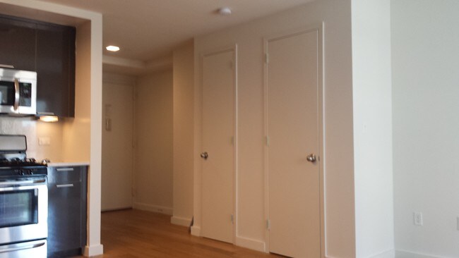 Building Photo - 4118 Crescent St