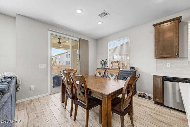 Building Photo - 1033 S 150th Dr