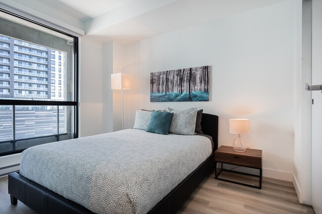 Building Photo - 1438 Avenue Overdale