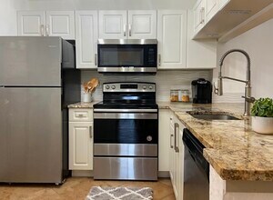 Building Photo - 2811 Grande Pky