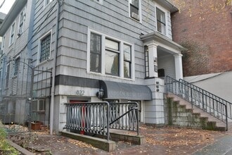 Building Photo - 822 NW 21st Ave