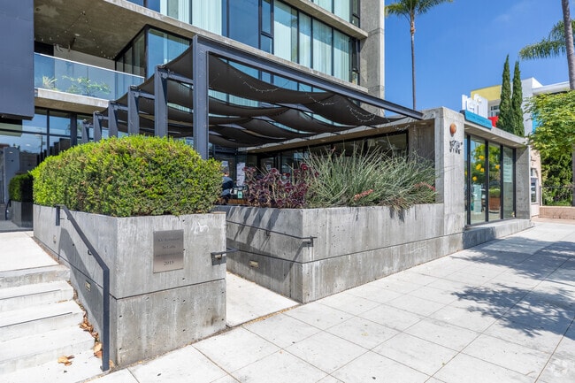 Entrada del café - Mr. Robinson Lofts