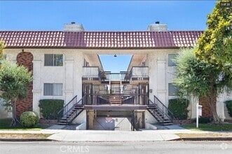 Building Photo - 525 Concord St