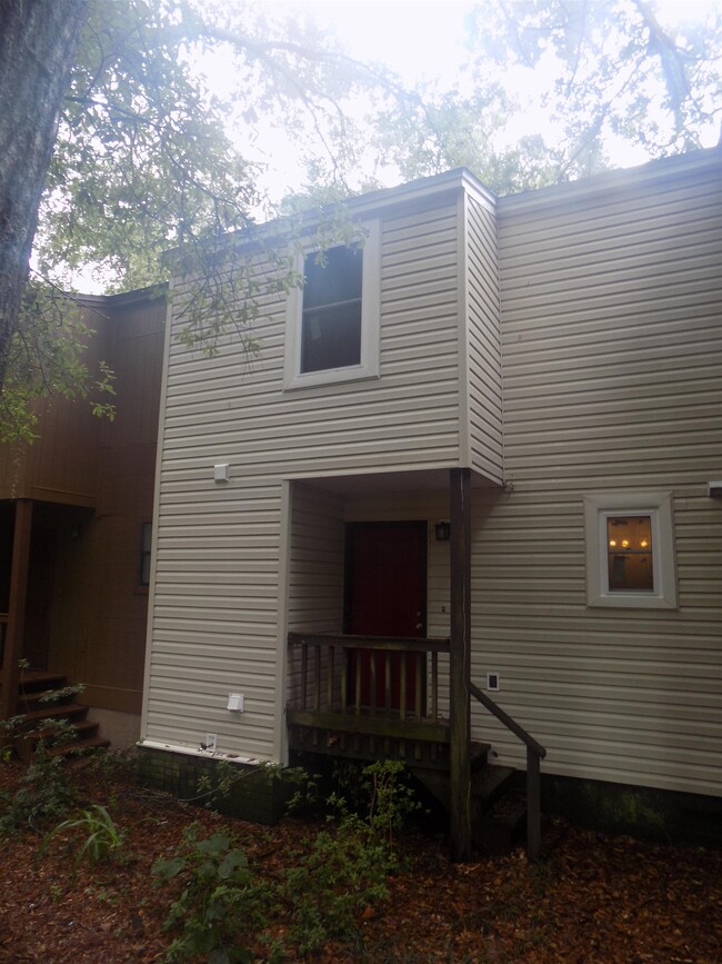 Building Photo - 1202 Cross Creek Way