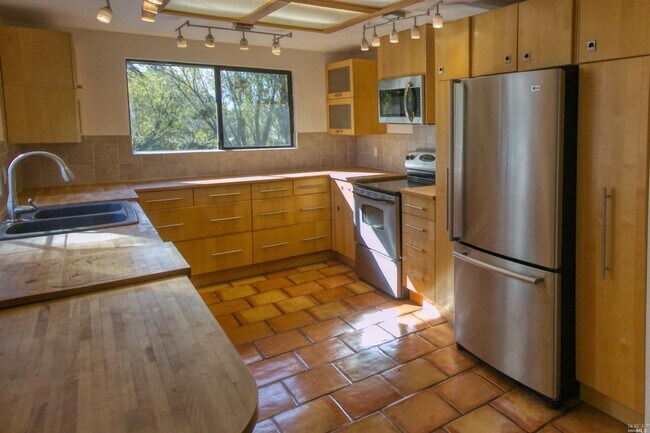 Foto del edificio - 985 Copeland Creek Dr