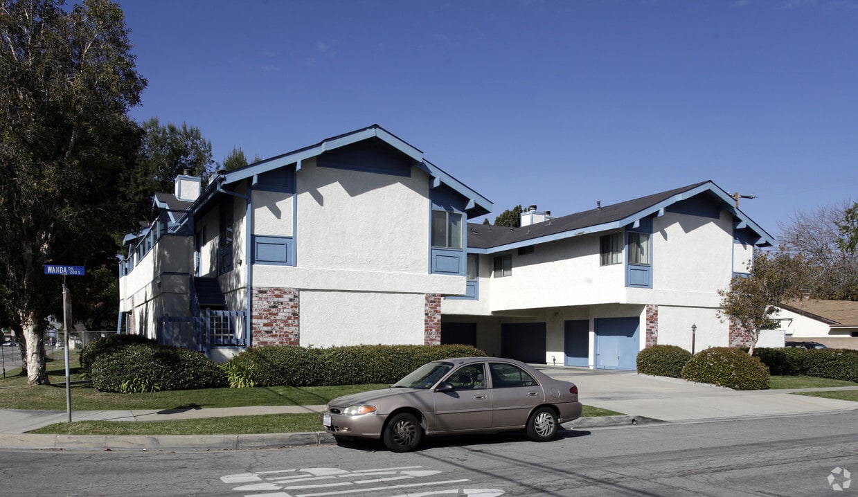 1637 W Valencia Dr, Fullerton, CA 92833 Apartments in Fullerton, CA