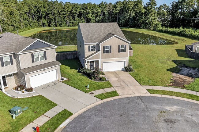 Foto del edificio - 137 Blossom Wood Ln