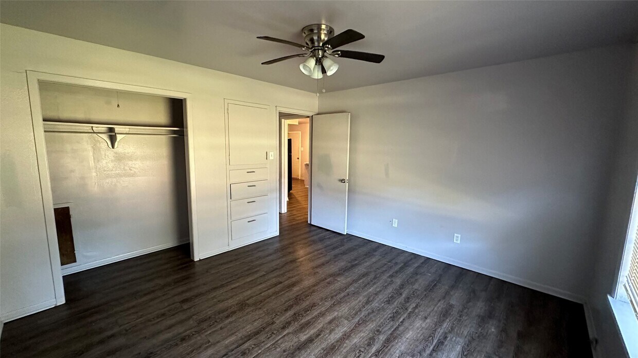 Foto del edificio - 2389 W Dumble St