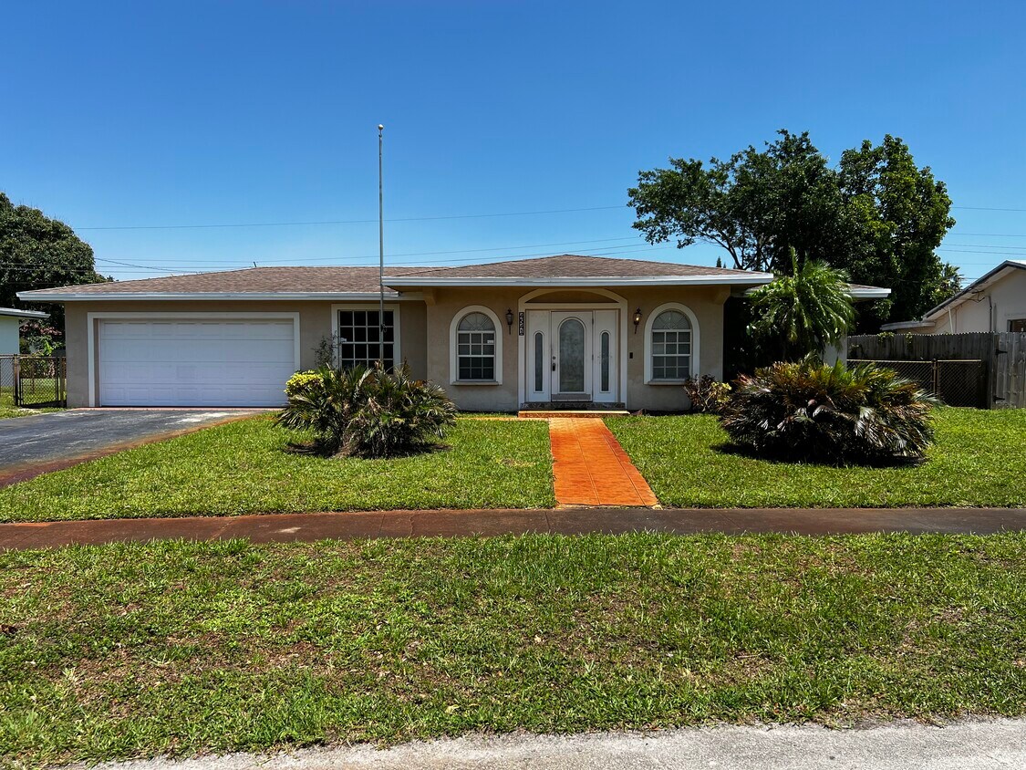 Primary Photo - 4541 NW 6th Ct