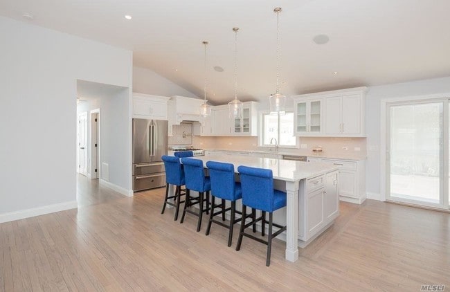 Building Photo - 7 Peconic View Ct