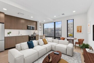 Building Photo - Current