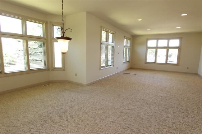 Building Photo - 26 Rochdale Dr S