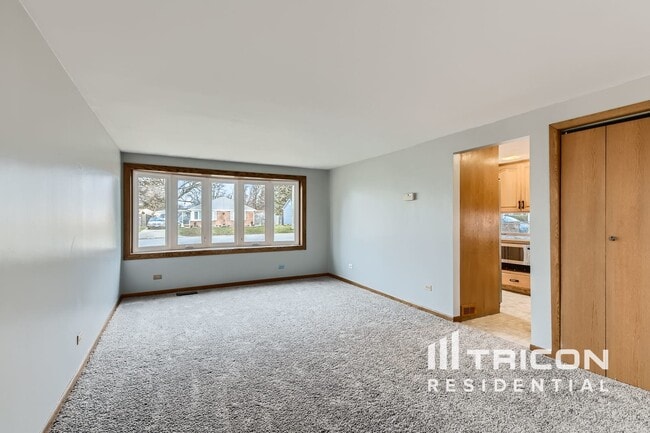 Building Photo - 5009 Elm Cir Dr