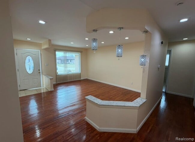 Foto del edificio - 39725 Crystal Dr