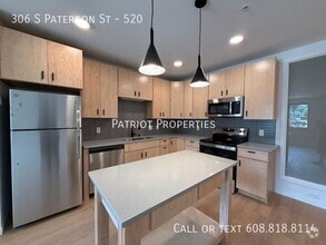 Building Photo - 306 S Paterson St
