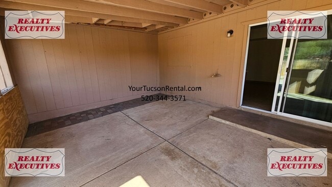 Building Photo - Ajo Hwy & Camino De Oeste - 3/2 with AC and large lot