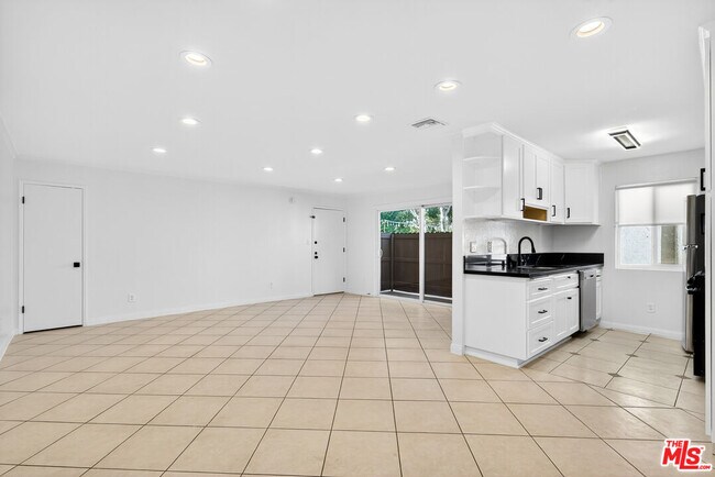 Foto del edificio - 5252 Coldwater Canyon Ave