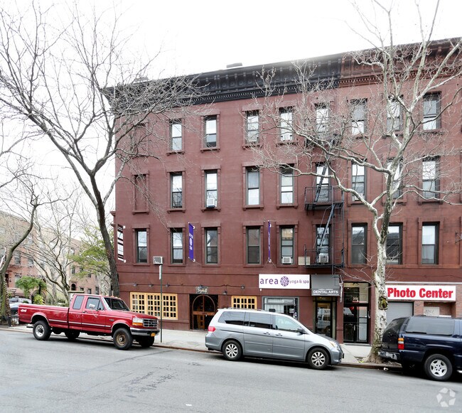 Building Photo - 106 1st Pl