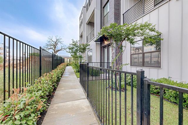 Building Photo - 1813 Park Ave