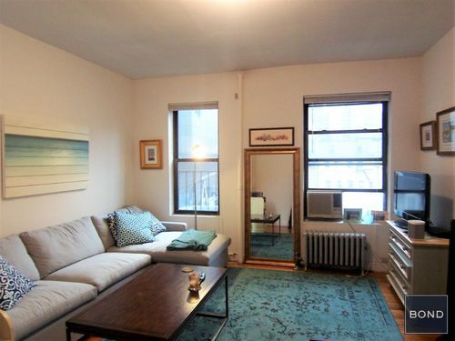 Primary Photo - 307 E 77th St