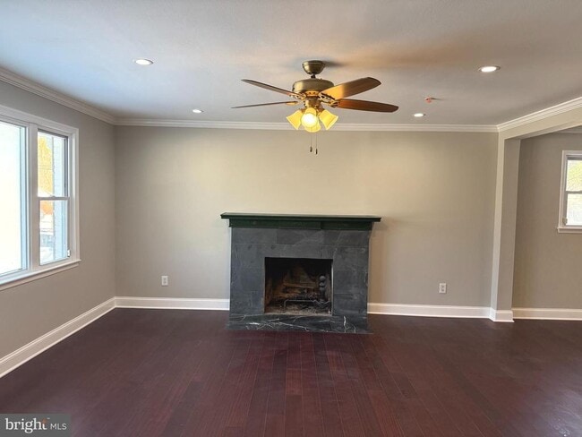 Building Photo - 7419 Farnum St