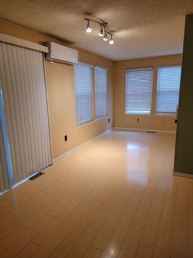 Foto principal - 9686 W Chatfield Ave