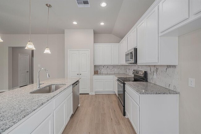 Building Photo - 12983 Skyline Dr