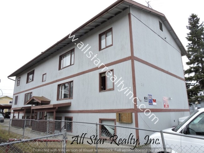 Building Photo - 216 N Flower St