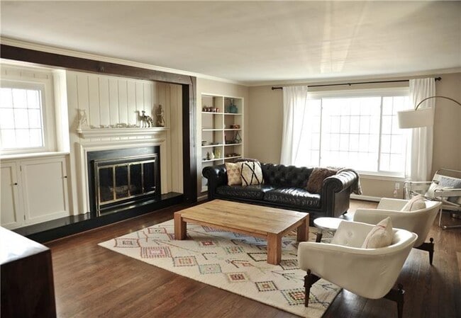 Building Photo - 129 Fox Hill Dr