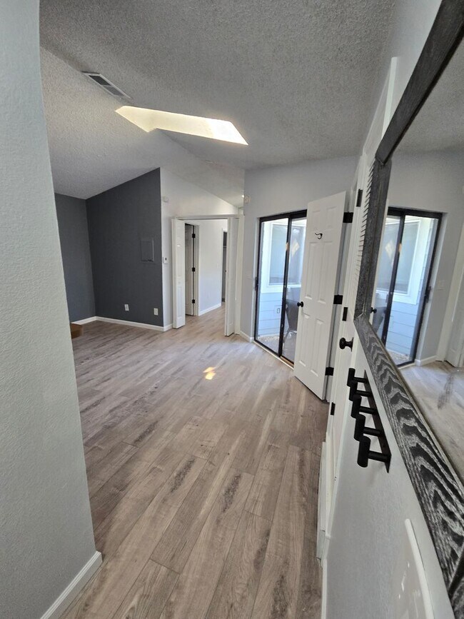 Foto del edificio - Cozy One Bedroom Condo