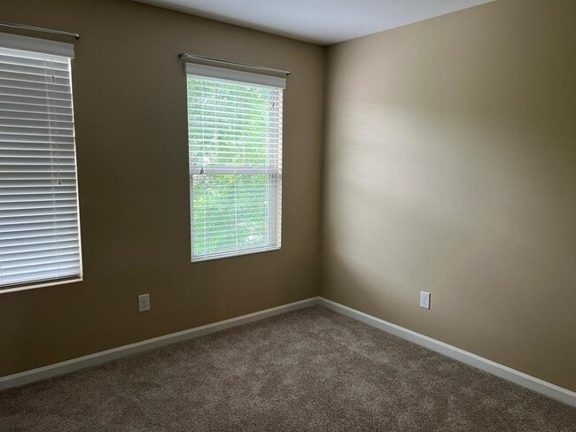 Building Photo - 4472 Middletown Dr