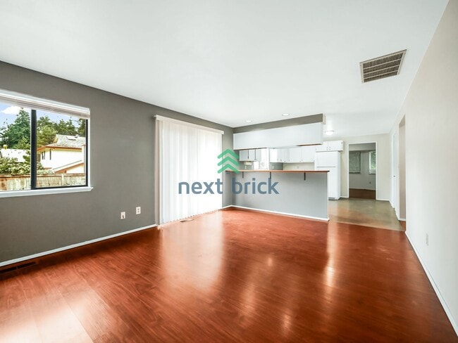 Building Photo - Charming Family Home in a Tranquil Cul-de-Sac