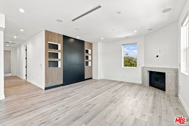Building Photo - 8121 Norton Ave