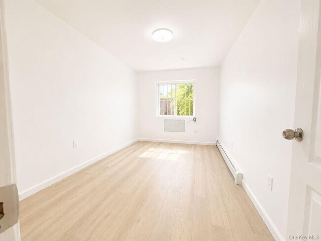 Foto del edificio - 90-17-90-56 56th Ave
