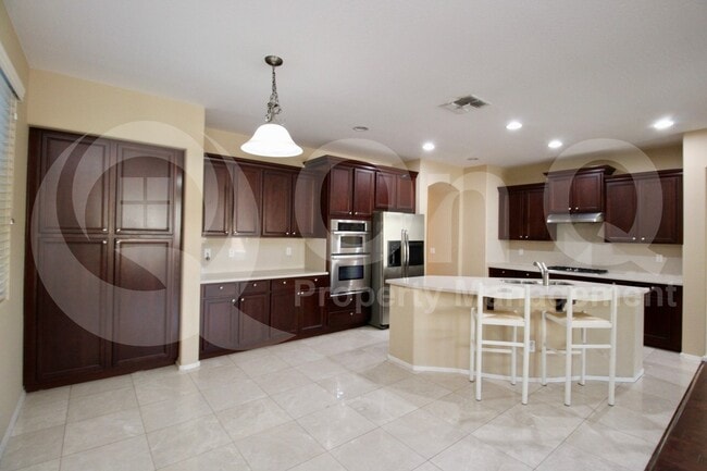 Building Photo - 728 E Hummingbird Way