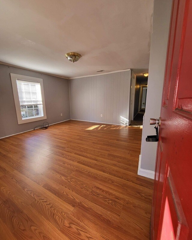 Building Photo - 532 E Iredell Ave