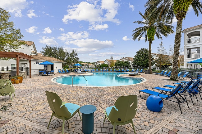 Exterior - Pool - Halston World Gateway Apartment Homes
