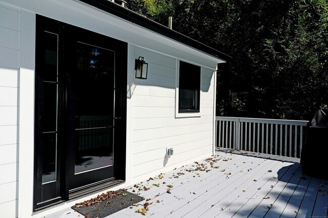 Building Photo - 245 Great Hill Rd