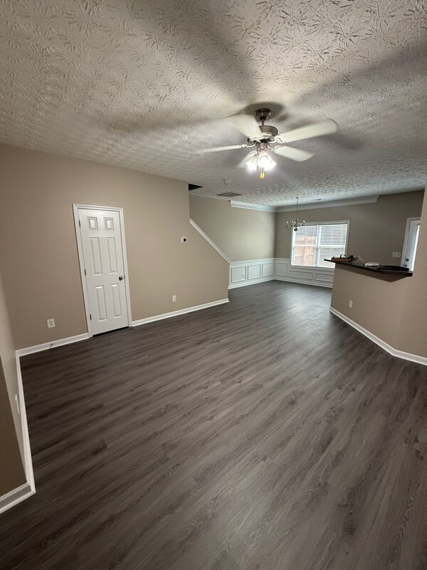 Building Photo - 518 Oakside Pl