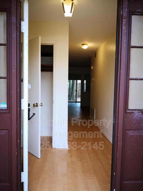 Building Photo - 913 McCay Ave