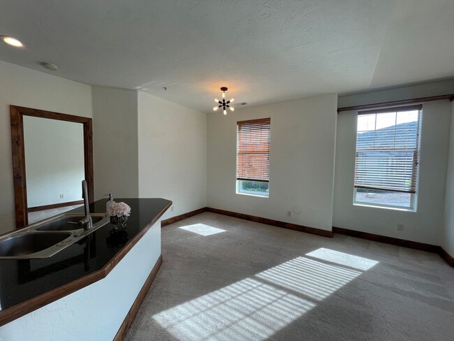 Foto del edificio - Foxpointe Condo