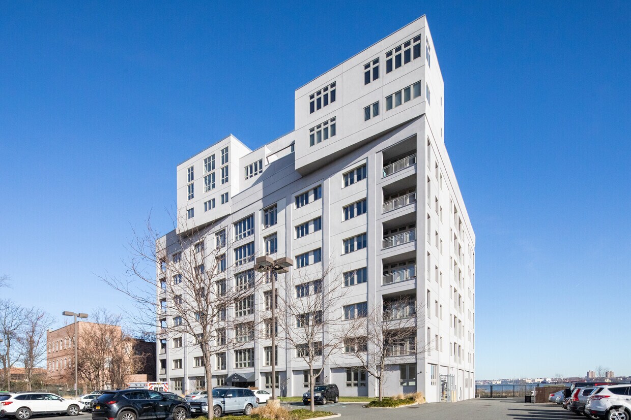 The Pearl Apartments in Staten Island, NY