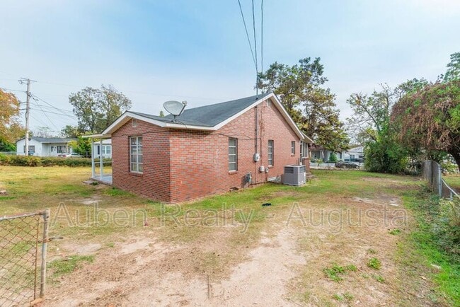 Building Photo - 102 Curry St
