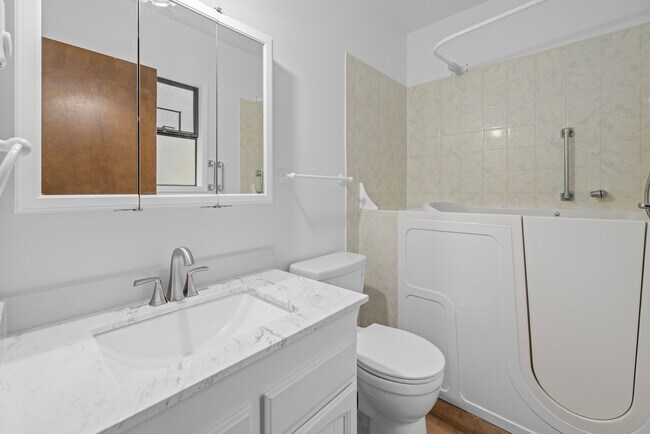 Foto del edificio - 8470 NE Gordon Dr