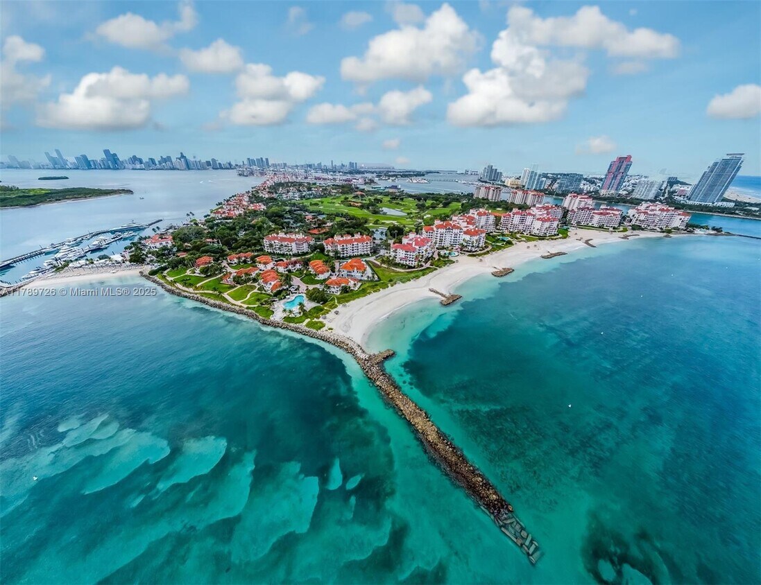 Foto principal - 19227 Fisher Island Dr