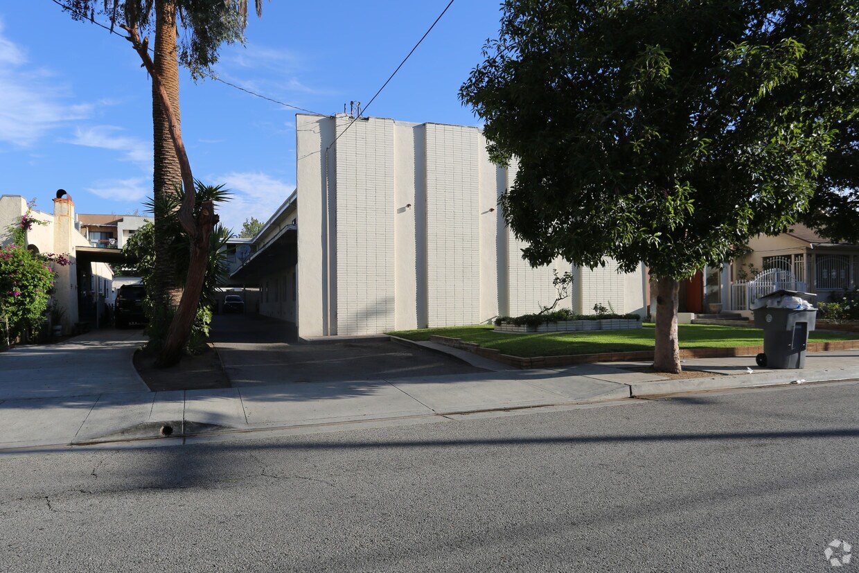 Foto del edificio - 831 E Windsor Rd