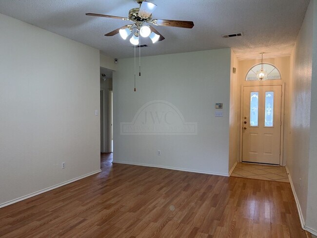 Foto del edificio - 4203 Bluestem Ln