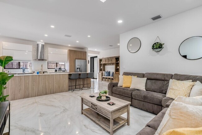 Foto del edificio - 828 SW 14th Ct