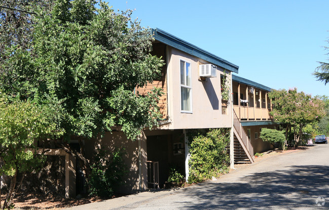 Building Photo - Cascade Apartments